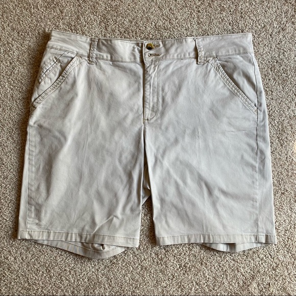 Lee Straight Fit Shorts - Picture 1 of 5